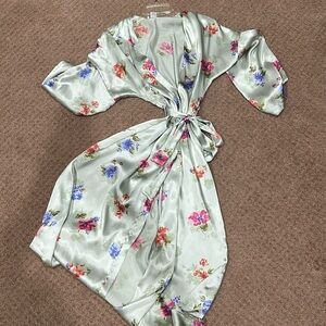 🌷JONES NEW YORK SIZE MEDIUM LONG ROBE